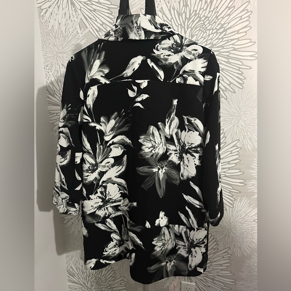 Black Floral Blazer - Picture 3 of 3